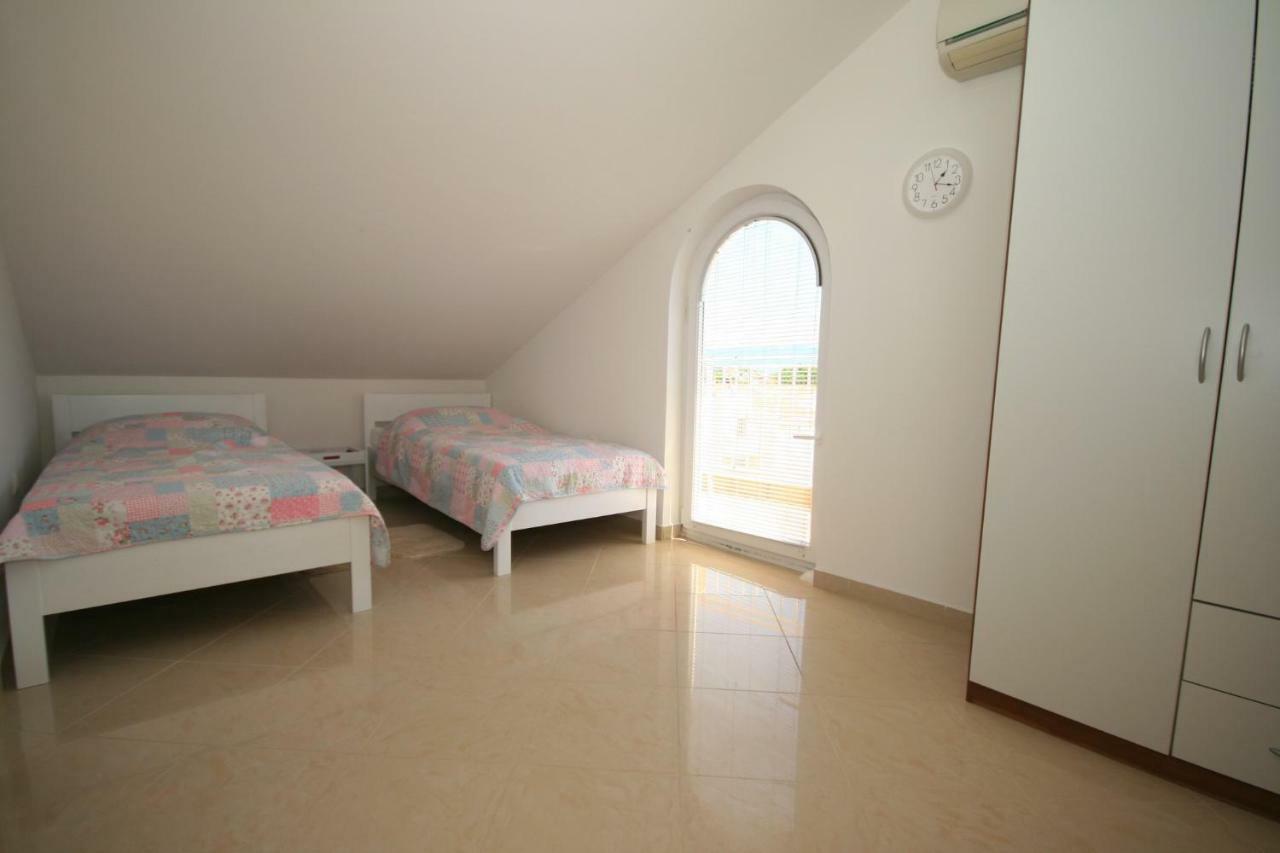 Apartment Mimoza 5, Baska, Krk Exterior foto